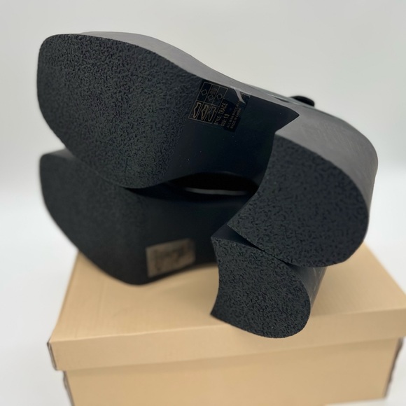 YOKI TRACE Women's Patent Strap Chunky Heel with Platform, Black - Picture 5 of 6